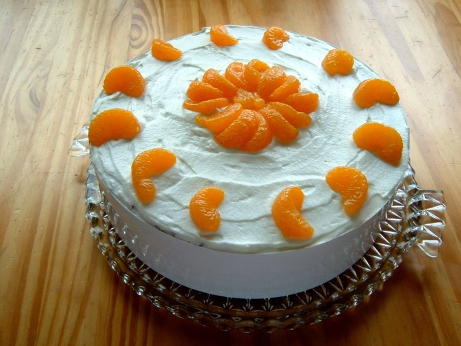 Торт украшенный апельсинами