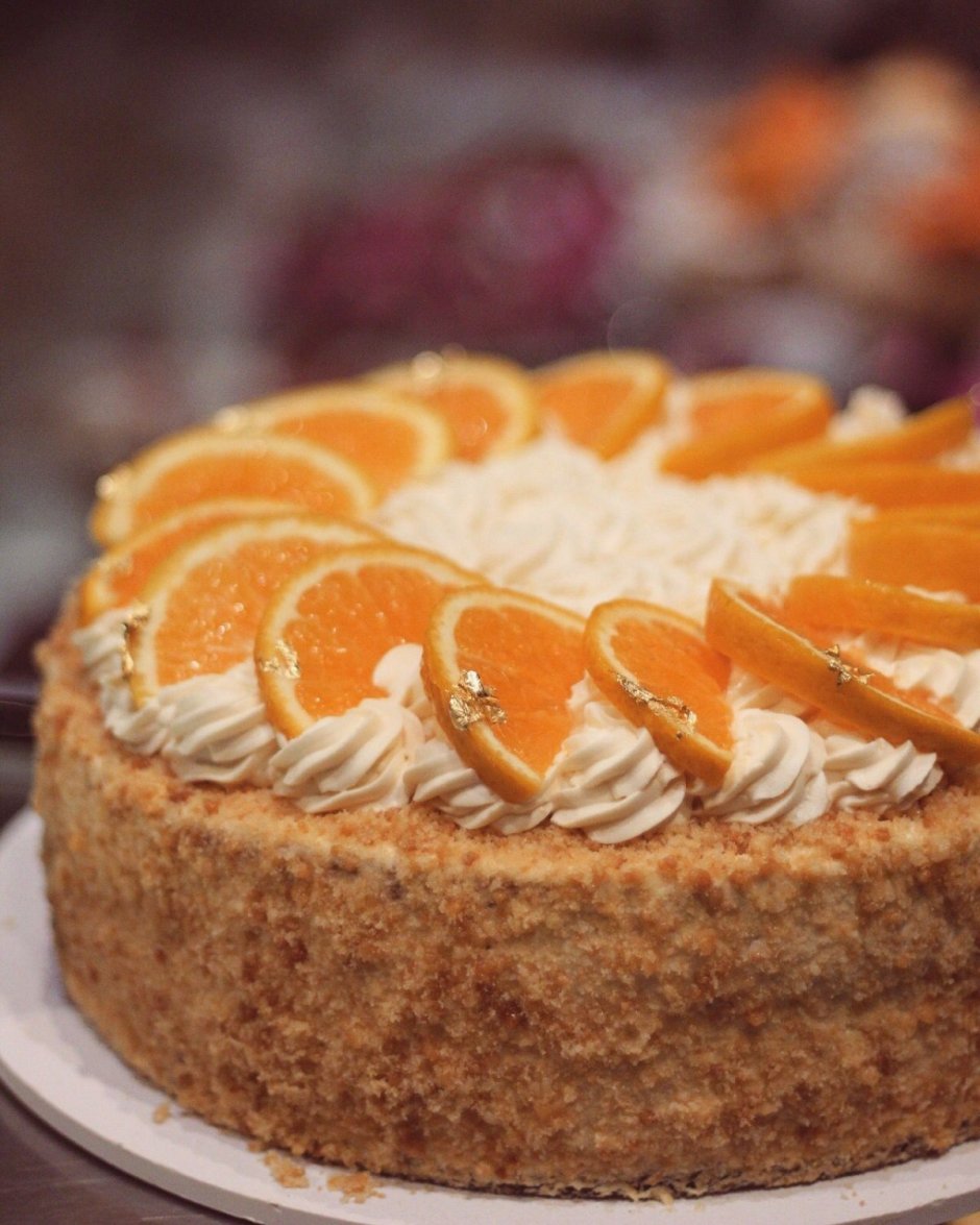 Украшение торта апельсинами и шоколадом