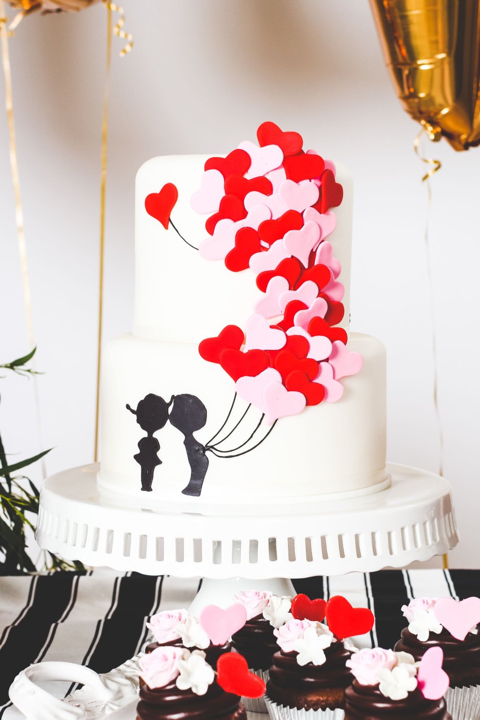 Свадебный торт любовь