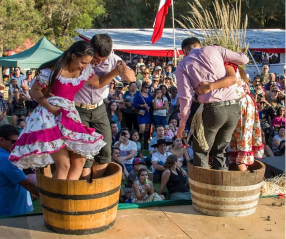 Парный танец самакуэку в Чили