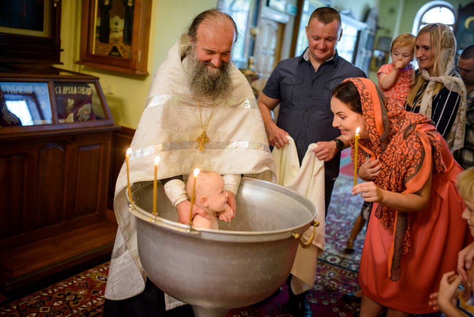 Обряд крещения ребенка
