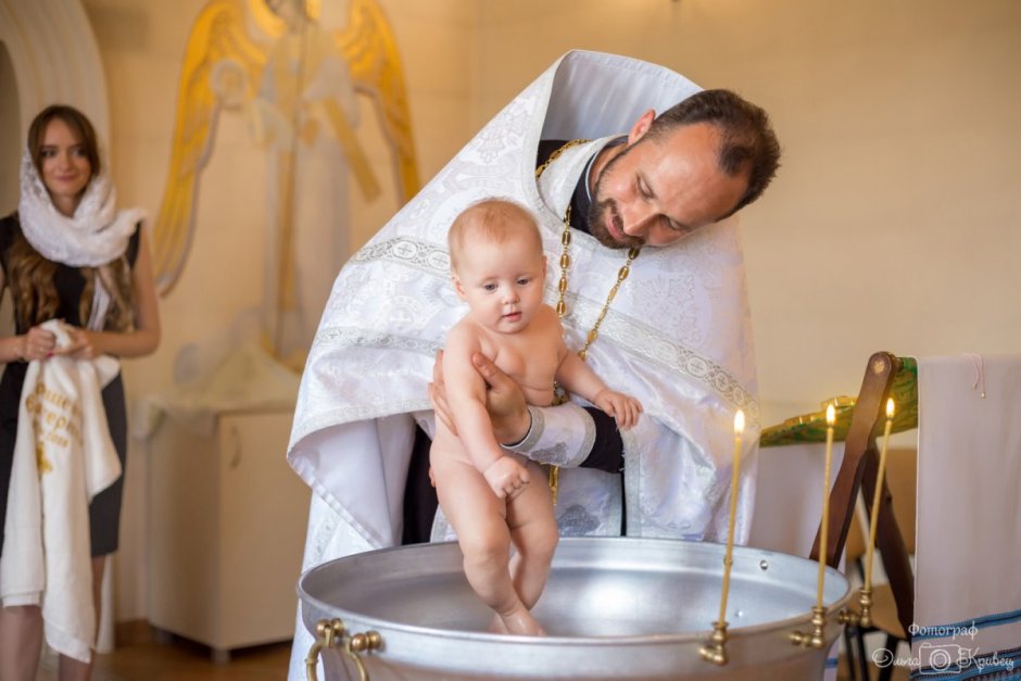 Фотосессия крещения ребенка