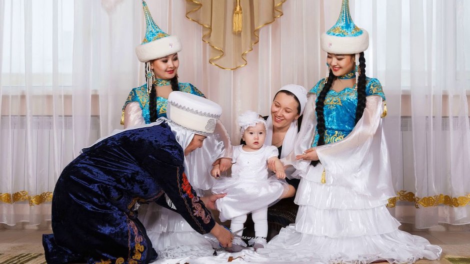 Казахский обряд тұсау кесу