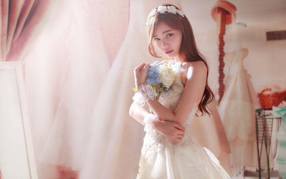Азиаточки в свадебном платье