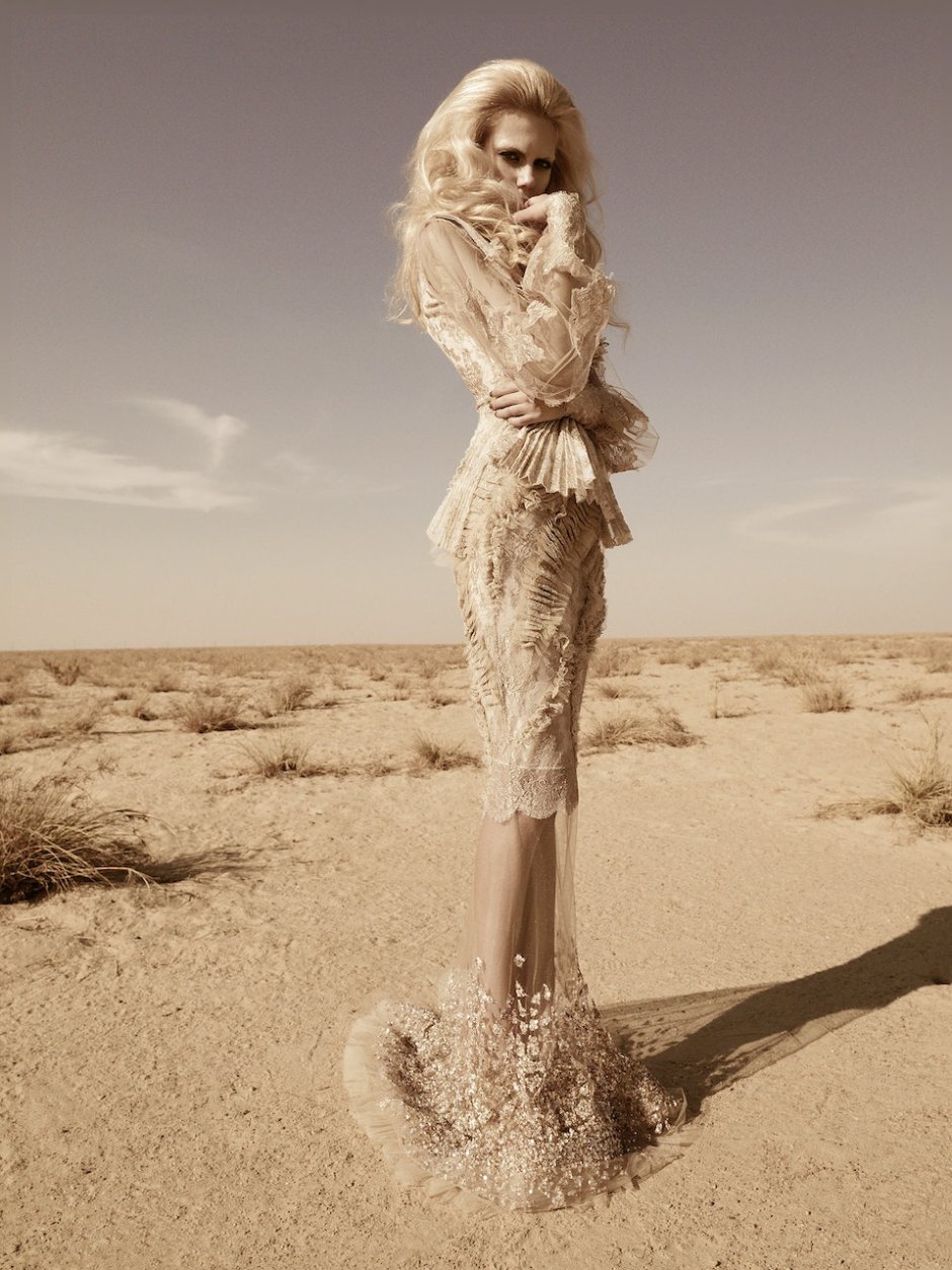 Платье в пустыне
