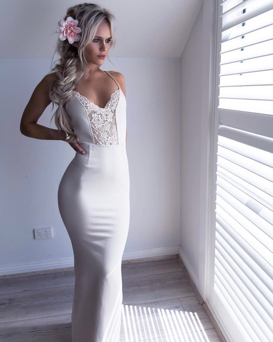 Белое свадебное платье облегающее