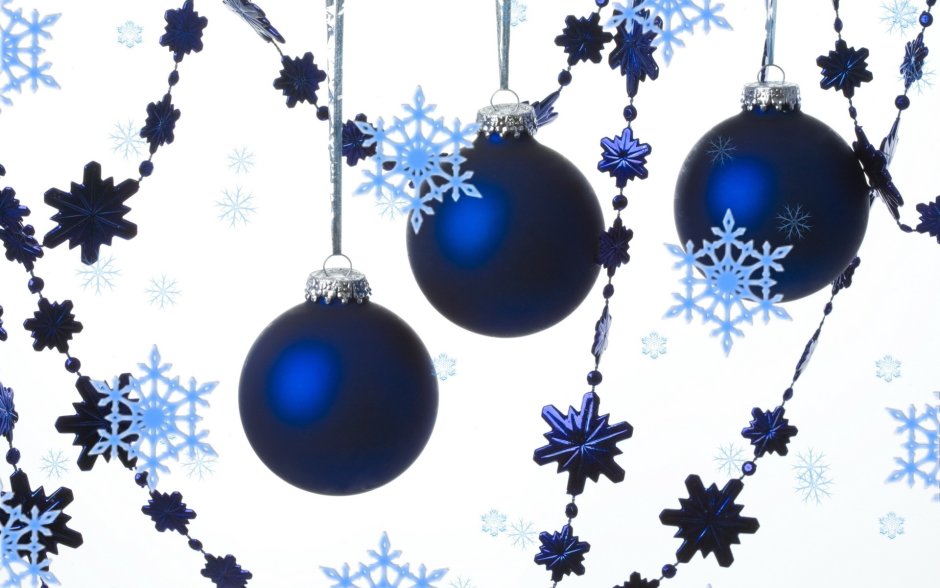 Новогодний декор с синими шарами