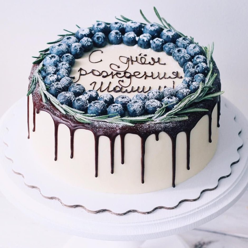 Минималистичный торт на день рождения