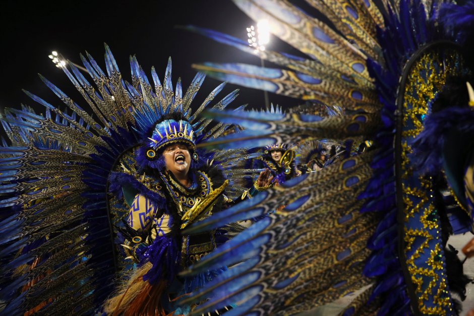 Карнавал в Бразилии шествие