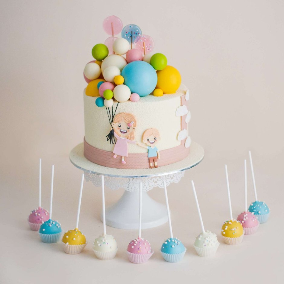 Красочный торт с шариками воздушными