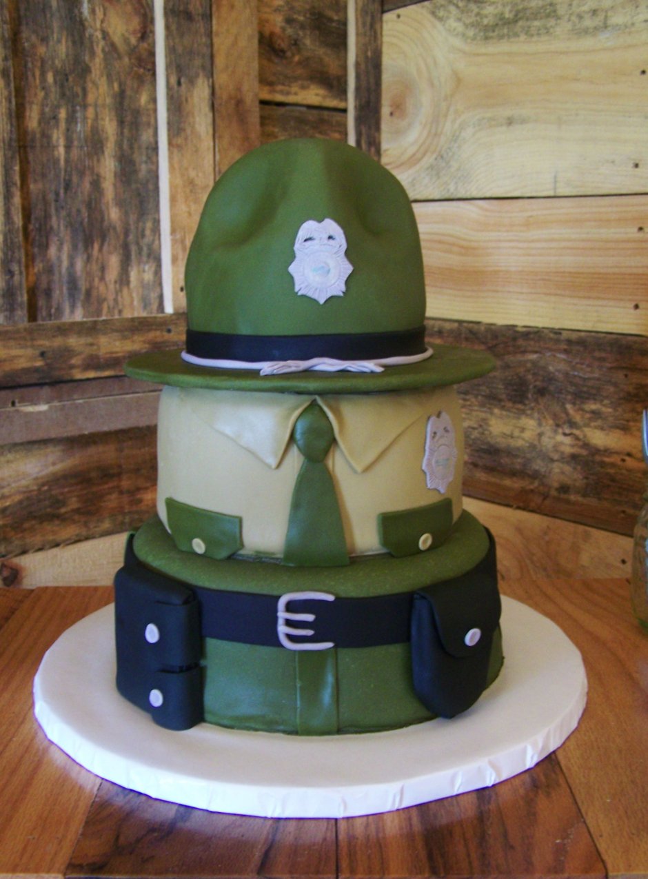 Трехъярусный торт для военного