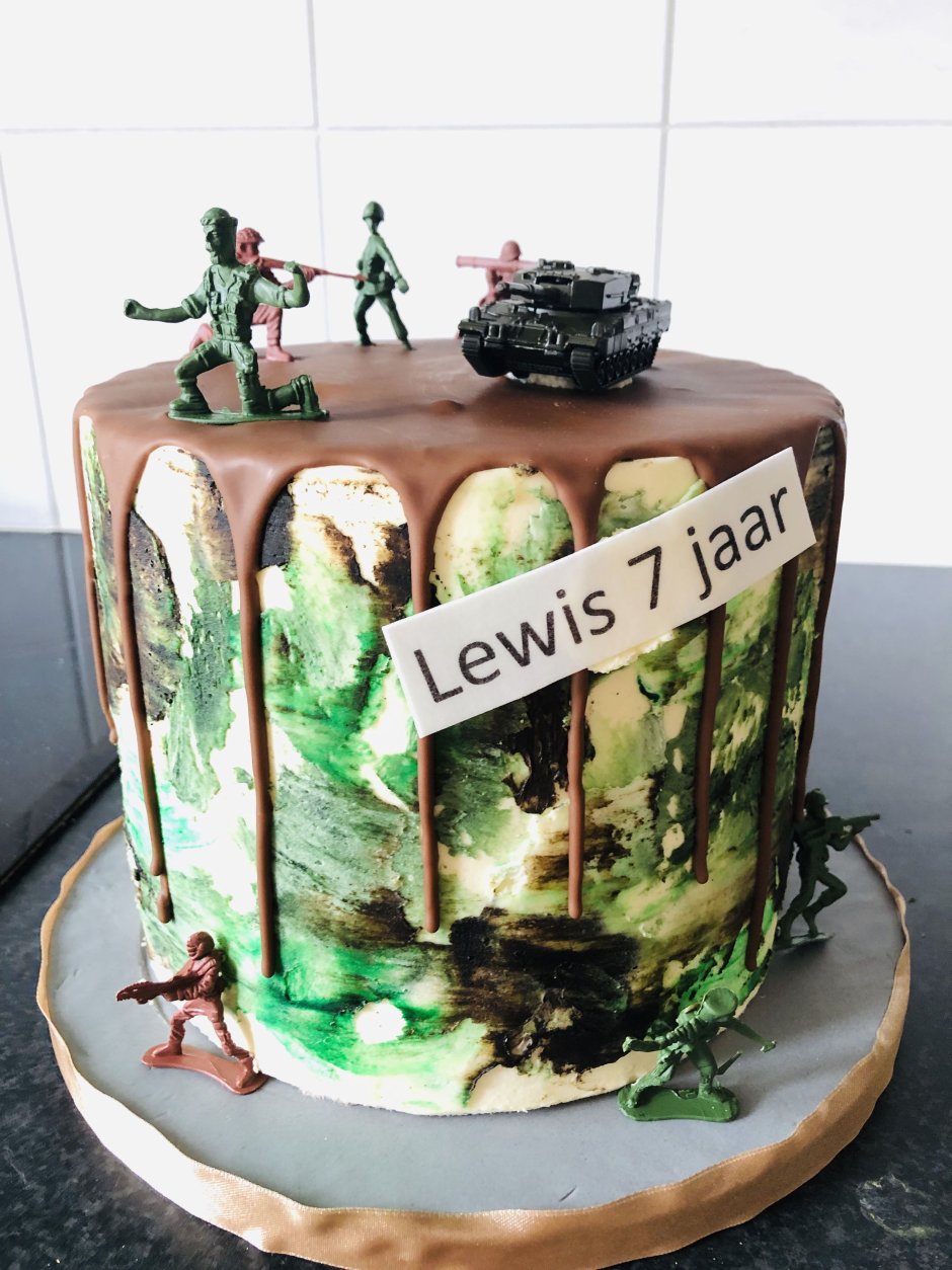 Торт в военном стиле