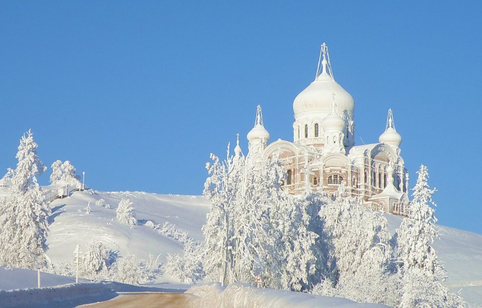 Белогорье храм зимой