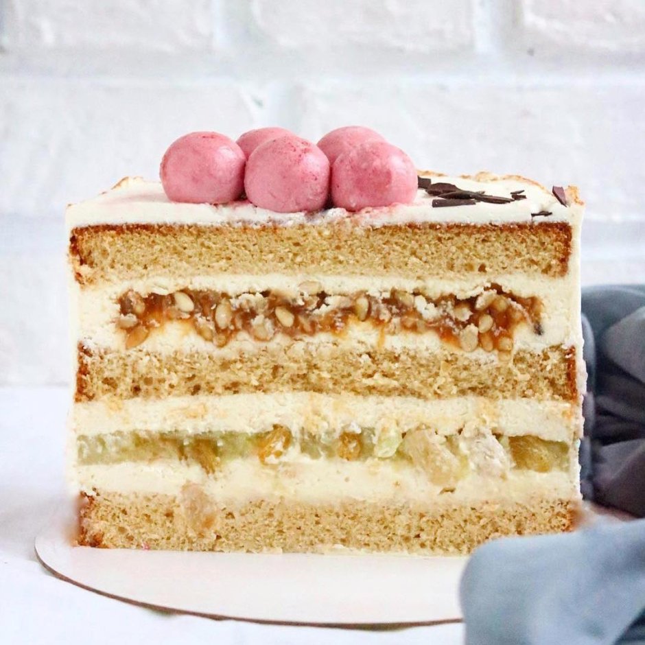 Бисквитный торт с карамелью