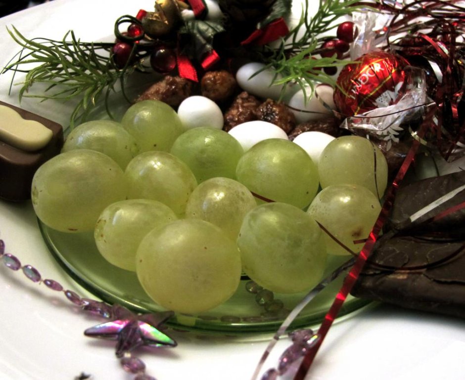 Традиция 12 виноградин в Испании