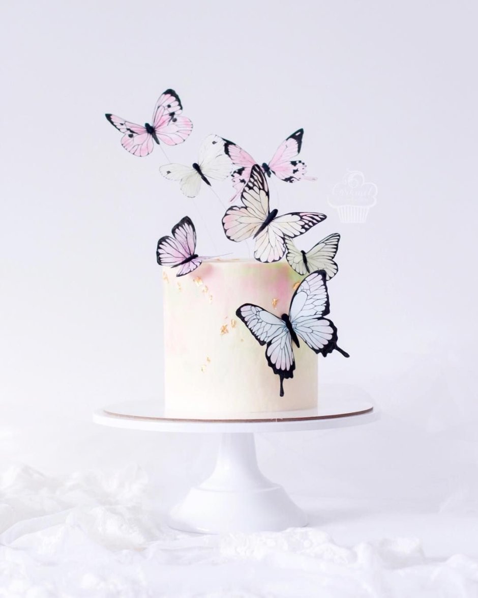 Торт с девушкой и бабочками