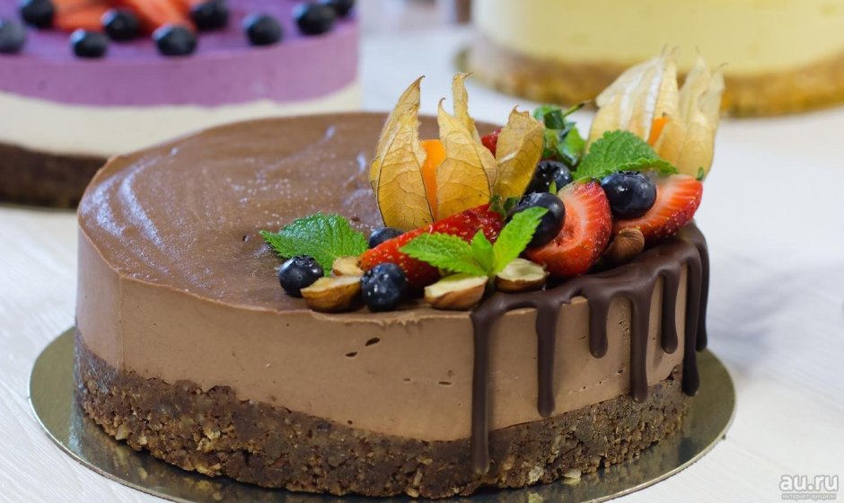 Шоколадный торт с замороженной клубникой