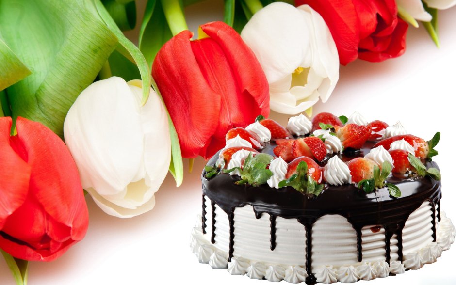 Свечи торт и цветы