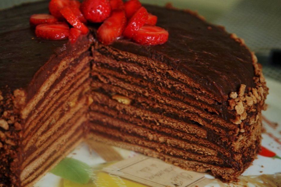 Украшение торта шоколадной глазурью