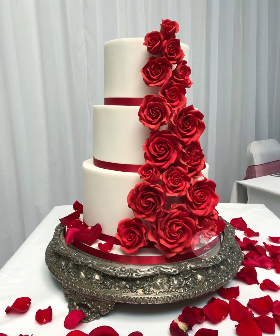Свадебный торт в Красном цвете