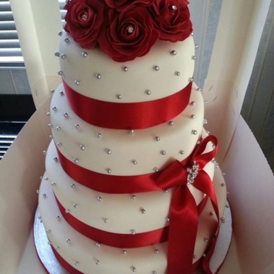 Свадебный торт бордовый с белым