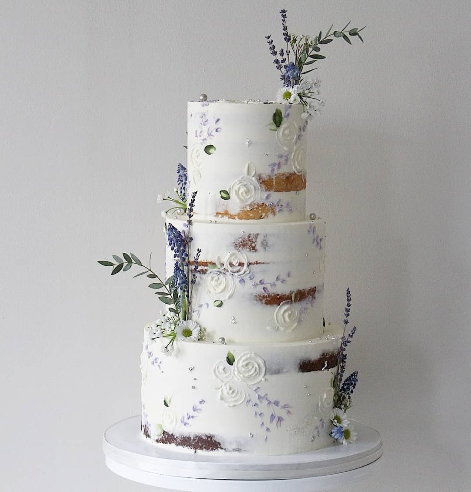 Свадебный торт с минимальным декором