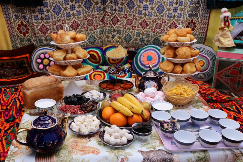 Праздничный стол в Казахстане