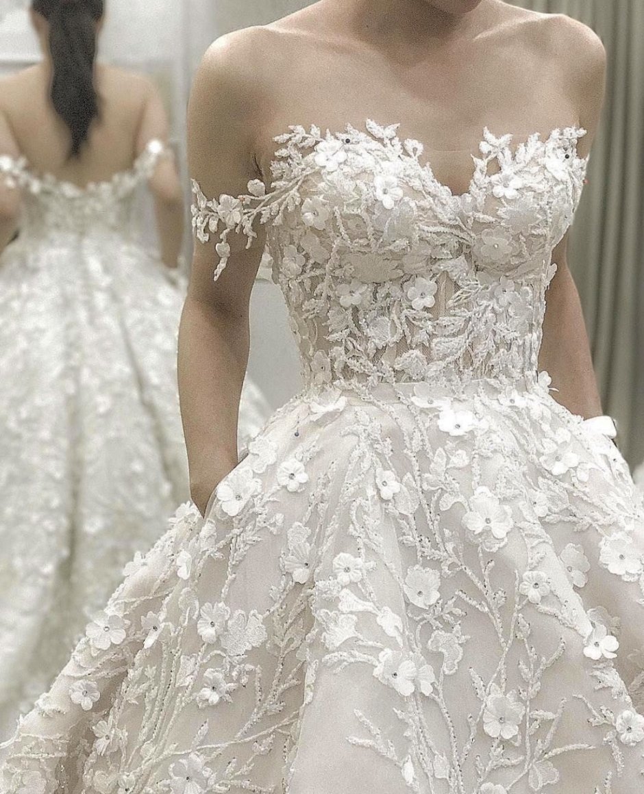 Свадебное платье расшитое цветами