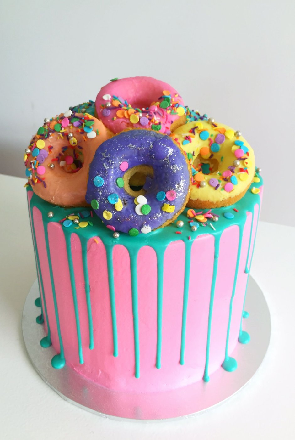 Торт с пончиками для девочки на день рождения