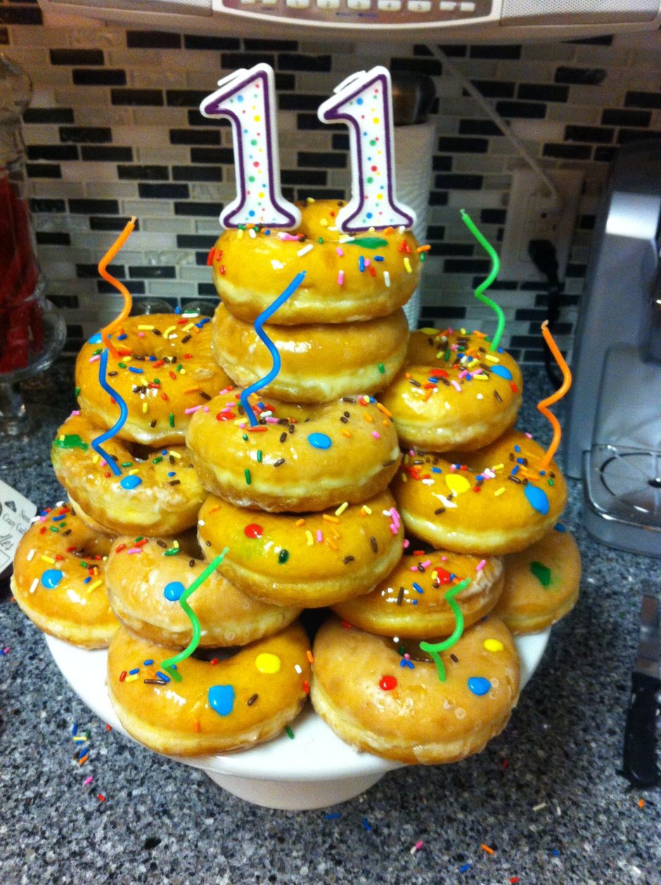 Торт из пончиков на день рождения