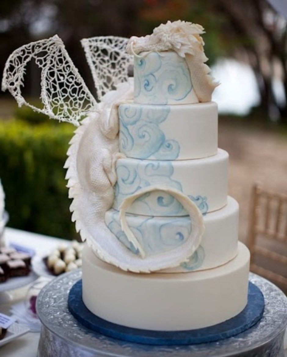 Свадебный торт с драконом