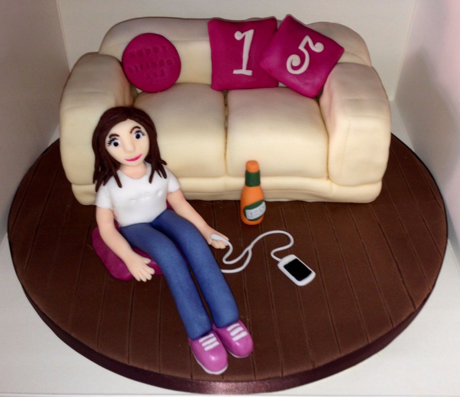 Торт женщина на диване