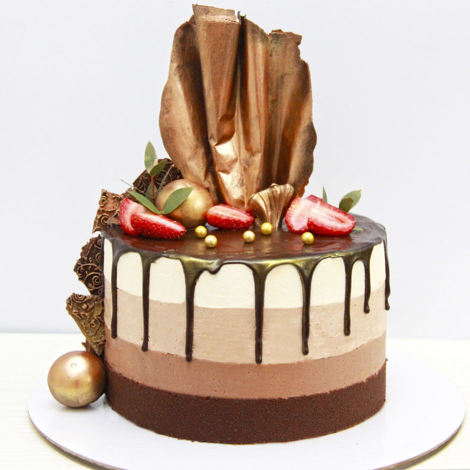 Муссовый торт три шоколада в разрезе
