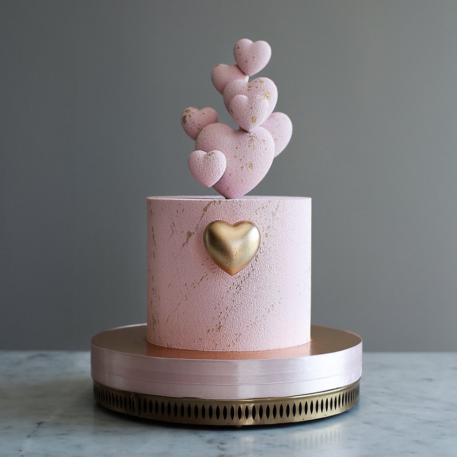 Нежный розовый торт для девочки