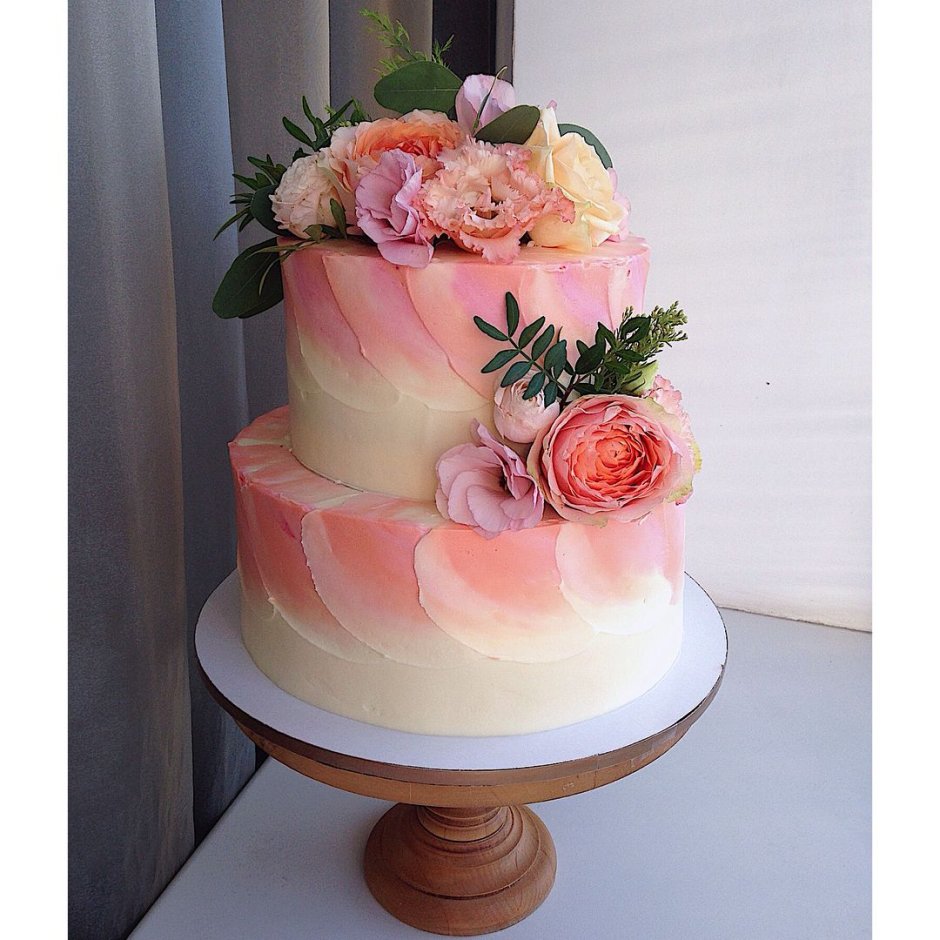 Свадебный торт с персиковыми цветами