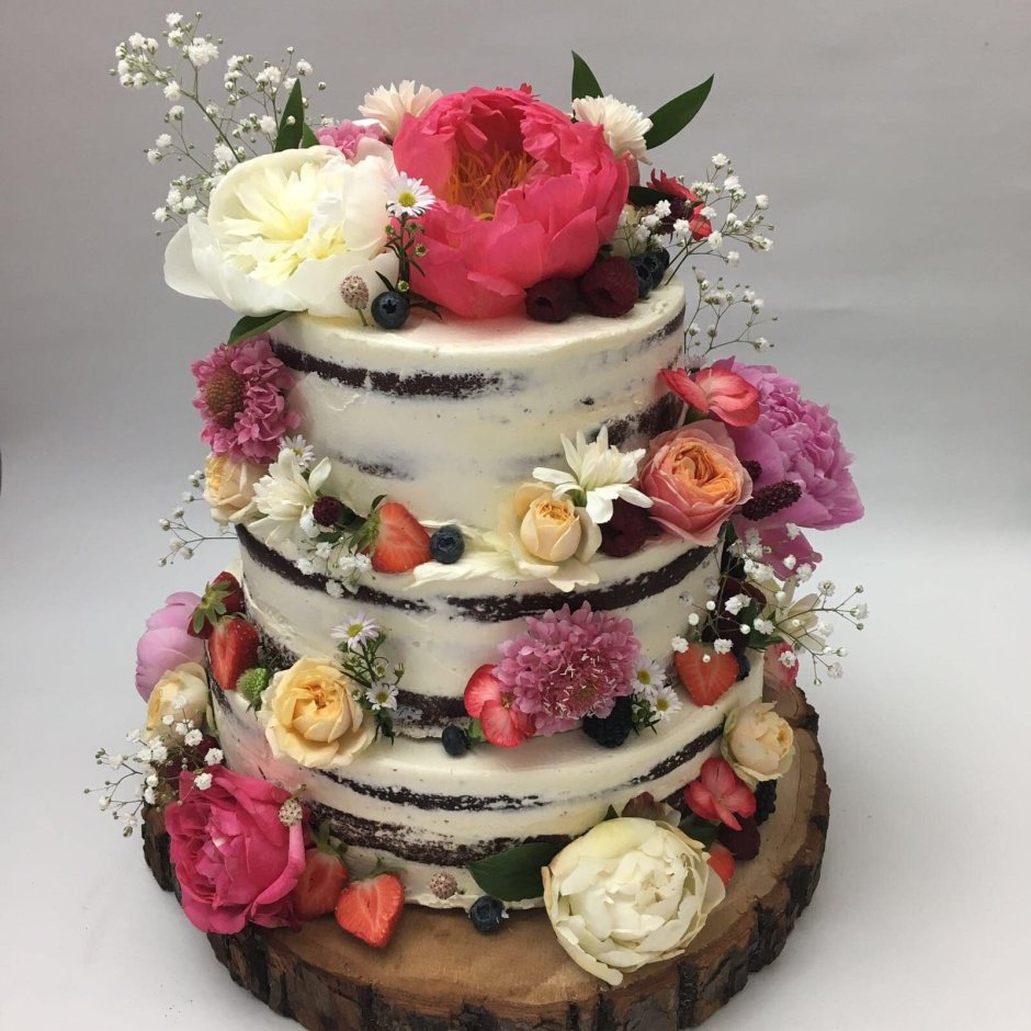Необычный торт с живыми цветами