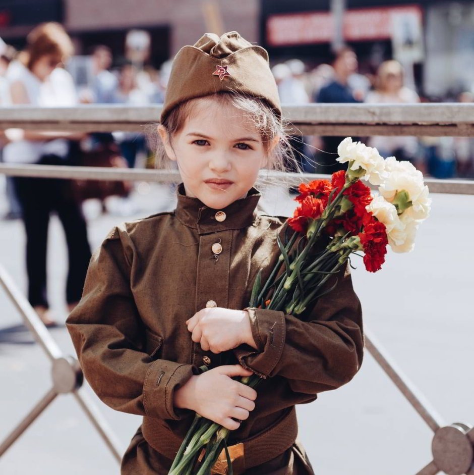День Победы девочка с цветами