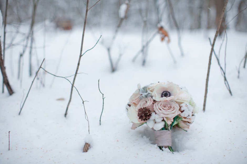 Букет невесты на снегу