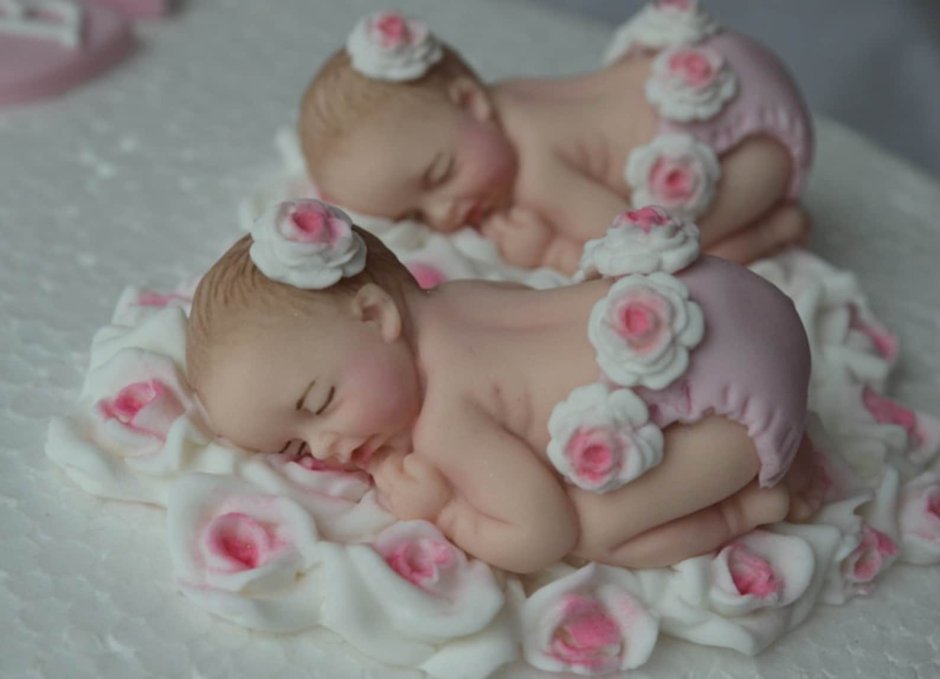 Торт новорожденным двойняшкам девочкам