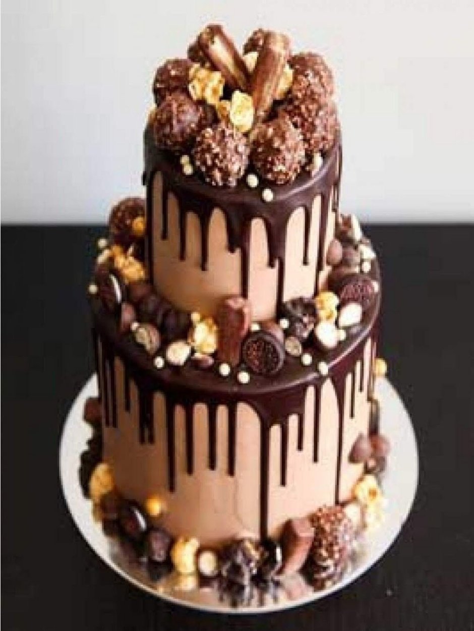 Стильное украшение шоколадного торта