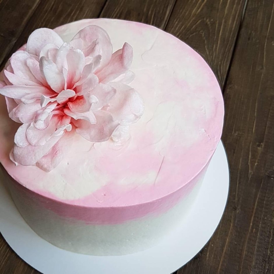 Торт с вафельными цветами