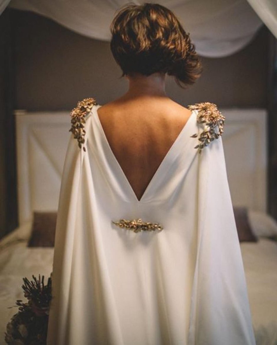 Платье в греческом стиле с золотом