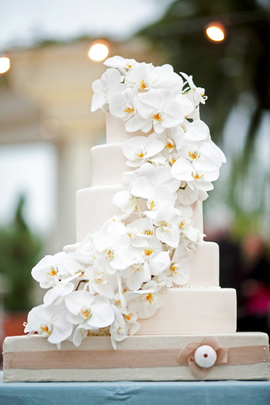 Свадебные торты с украшением цветов орхидеи