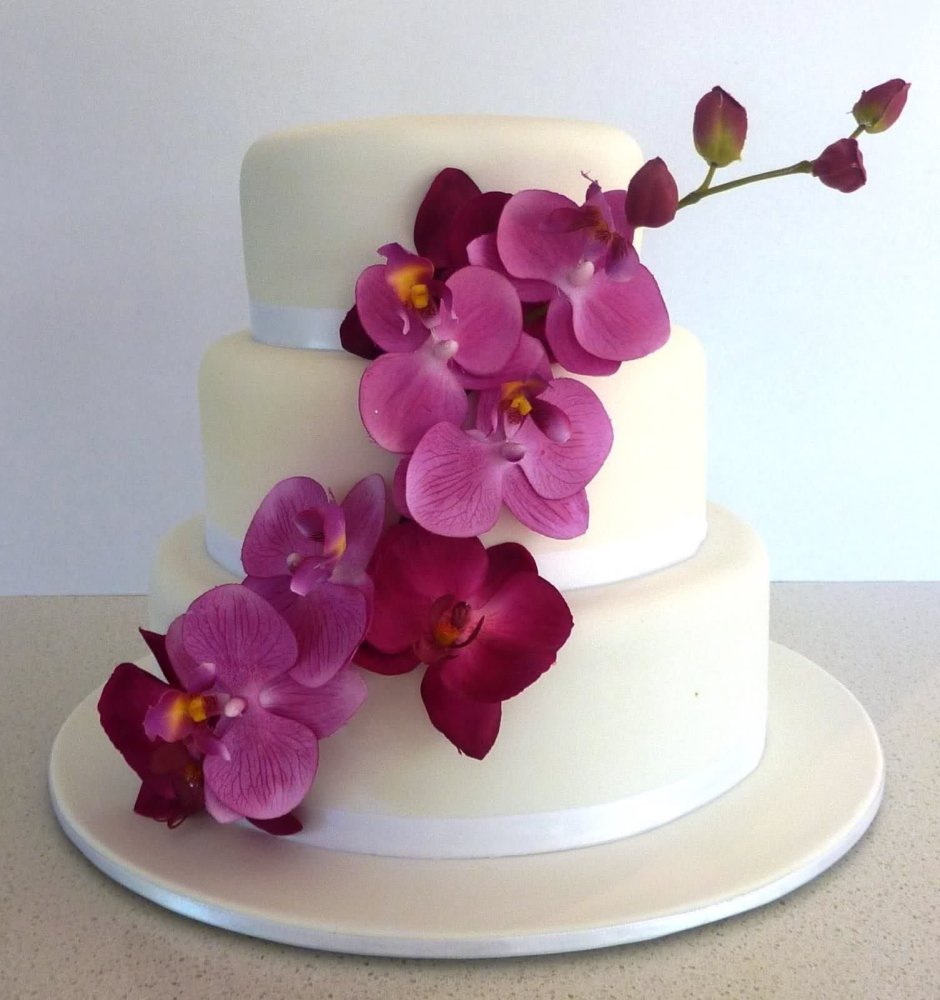 Свадебный торт с орхидеями