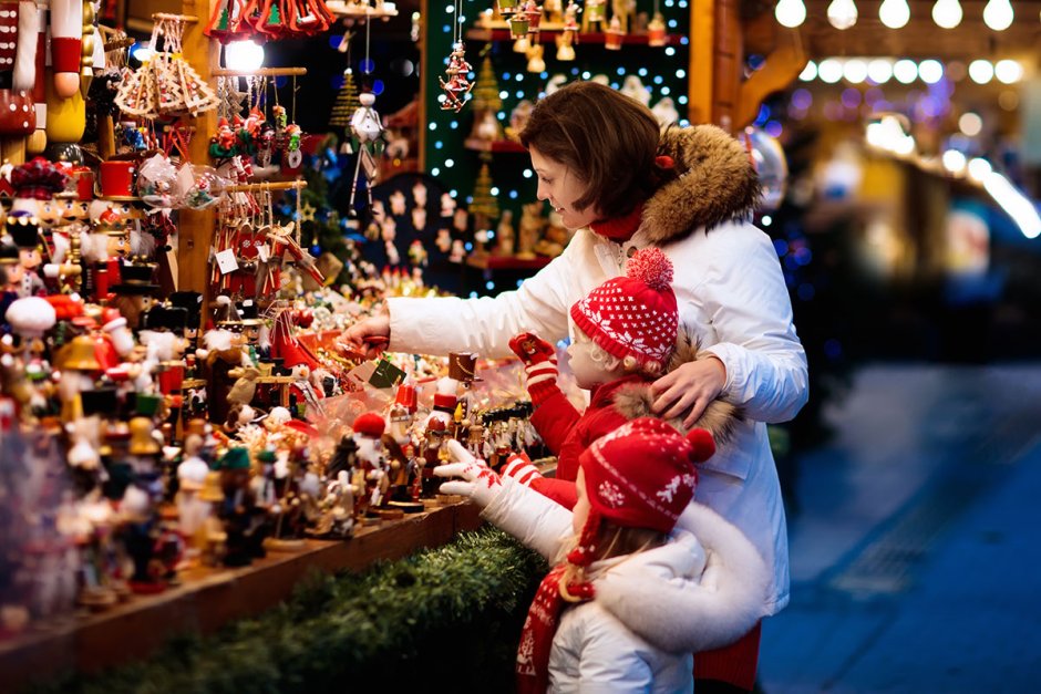 Фестиваль путешествие в Рождество в Москве сувениры