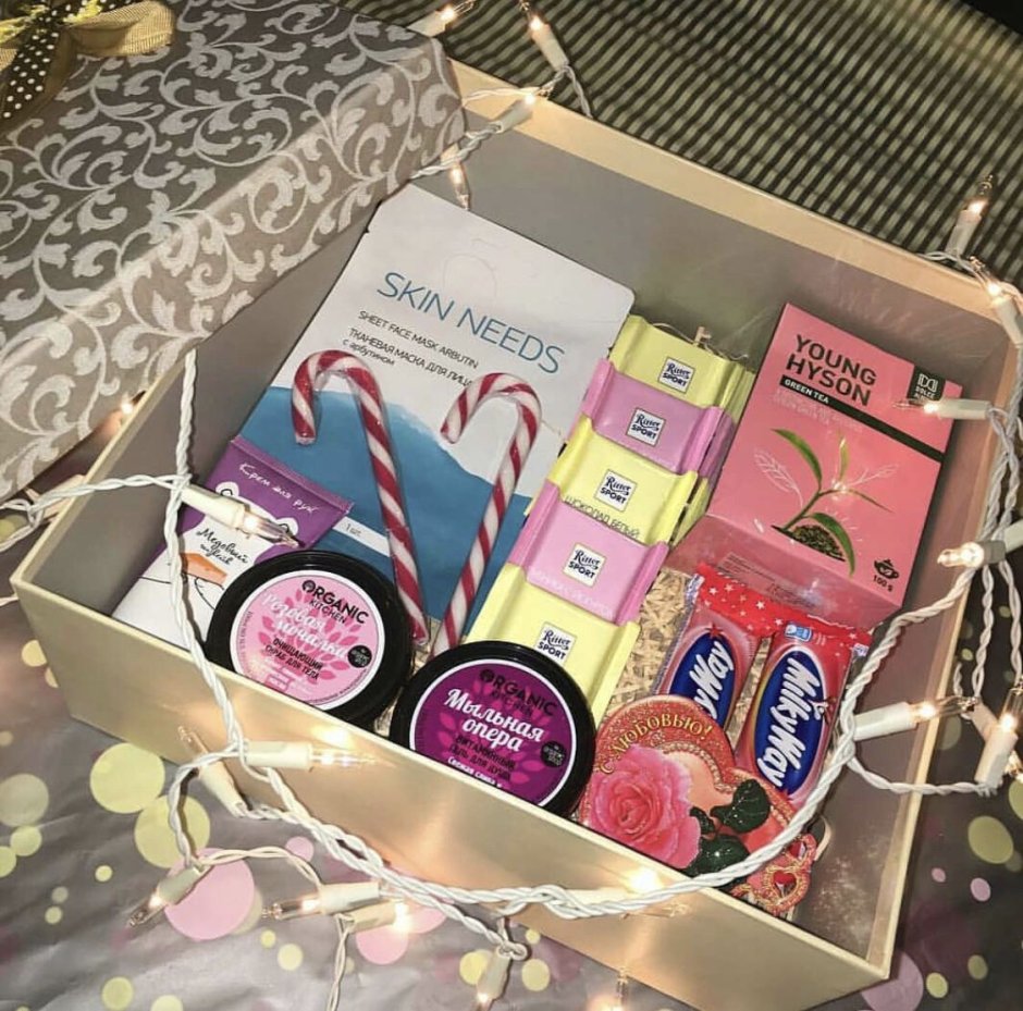 Коробка с подарками для подруги