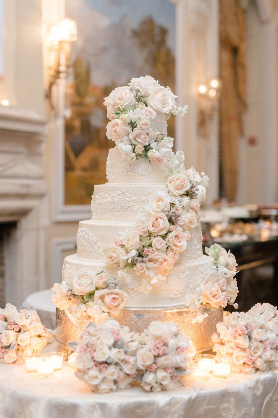 Слоеный свадебный торт