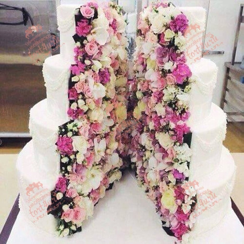 Слоеный свадебный торт