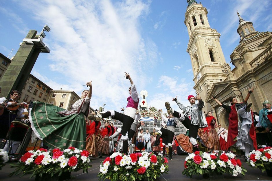 Праздник Святой Девы Пилар в Испании