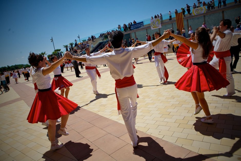 Сардана танец Испания